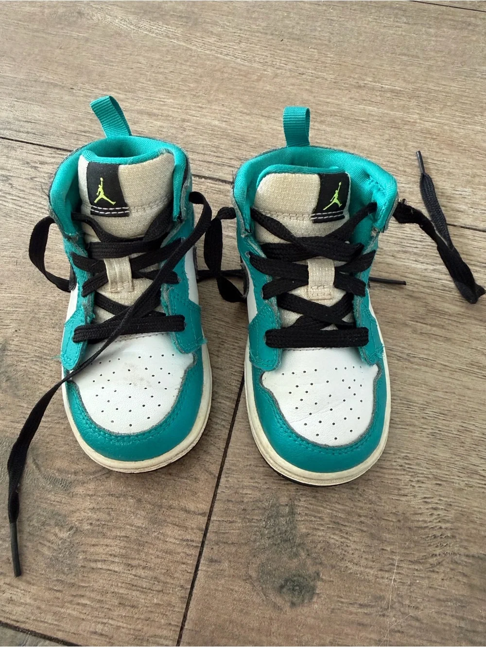 Nike Air Jordan Sneakers - Toddler 6C - Teal White Black High-Top